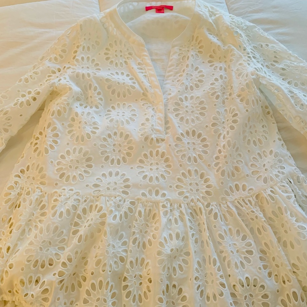 Lilly Pulitzer eyelet top. Beautiful fit.